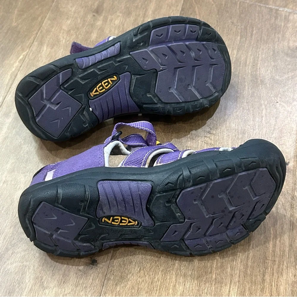 Keen youth Kids Purple Outdoor Sandal - Sporty Closed-Toe Water Shoe 4